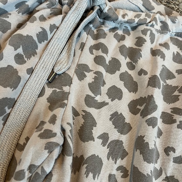 Sage Collective cheetah leopard print soft cotton jogger sweatpants size medium - Picture 4 of 4